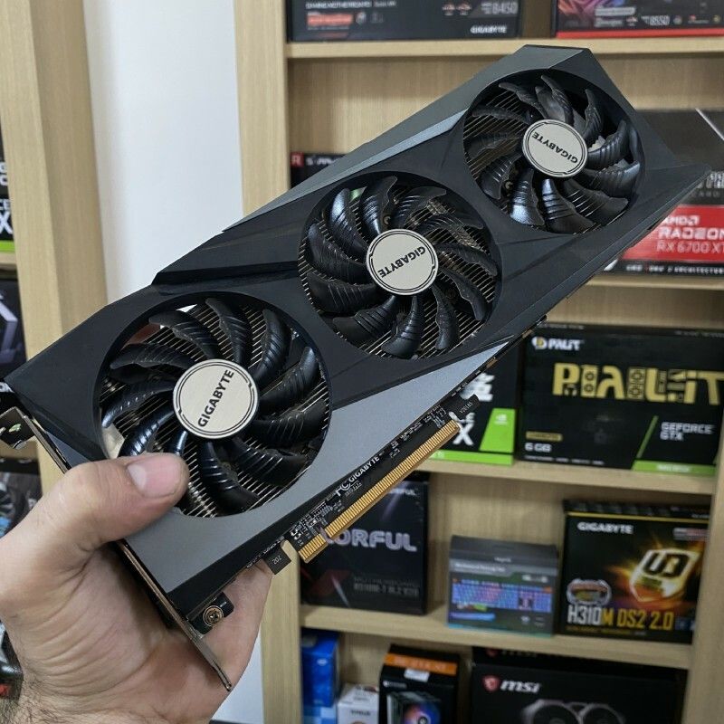 Radeon Gigabyte RX 6600 XT 8GB (Usada sin caja)