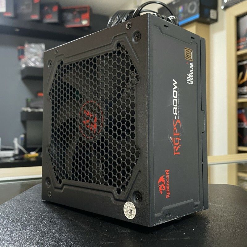 Fuente Redragon 800W 80+Bronze RGPS (Usada sin caja) Fuente Redragon 800W 80+Bronze RGPS (Usada sin caja)