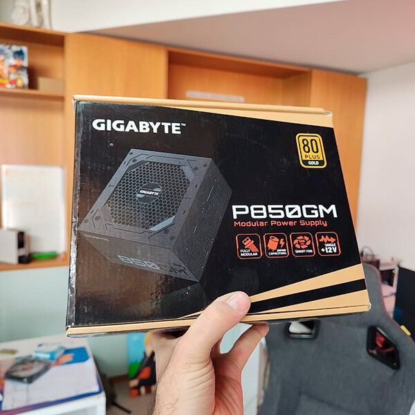 Fuente Gigabyte 850W 80+Gold P850GM (Usada full box)