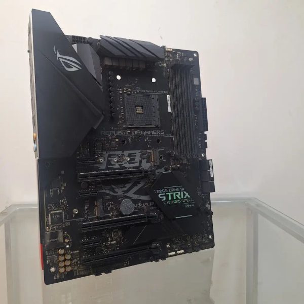 Motherboard Asus Rog Strix B450-F Gaming II (Usada sin caja)