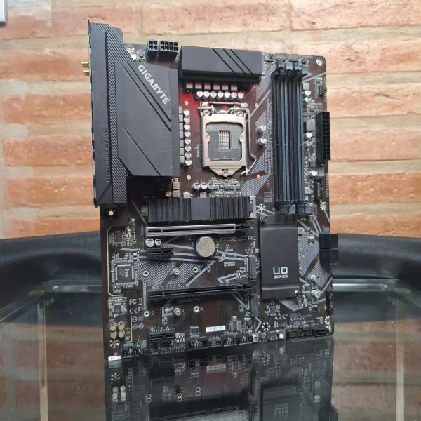 Motherboard Gigabyte Z590-UD AC (Usada sin caja)