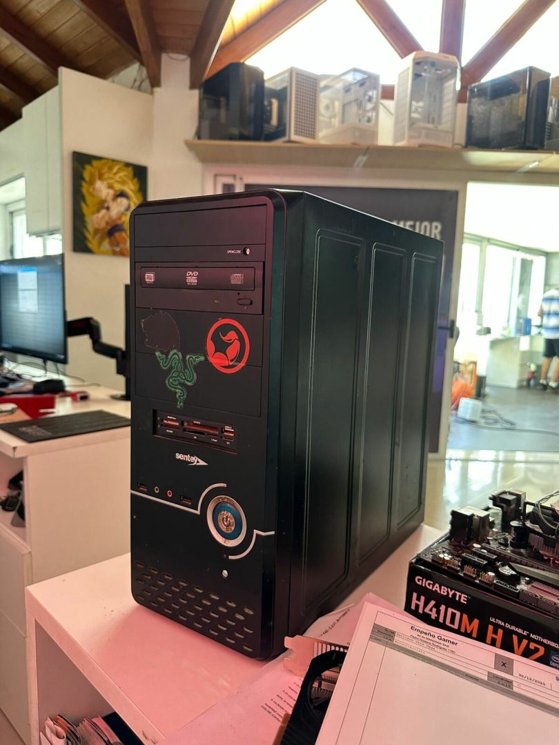 Gabinete Sentey ( Usado sin Caja)