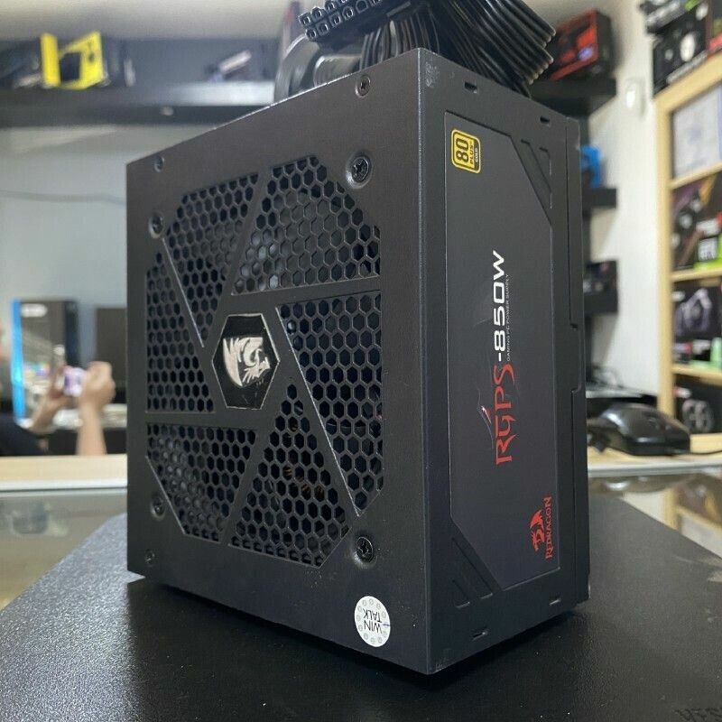 Fuente Redragon 850W 80+Gold RGPS (Usada sin caja) Outlet Fuente Redragon 850W 80+Gold RGPS (Usada sin caja) Outlet