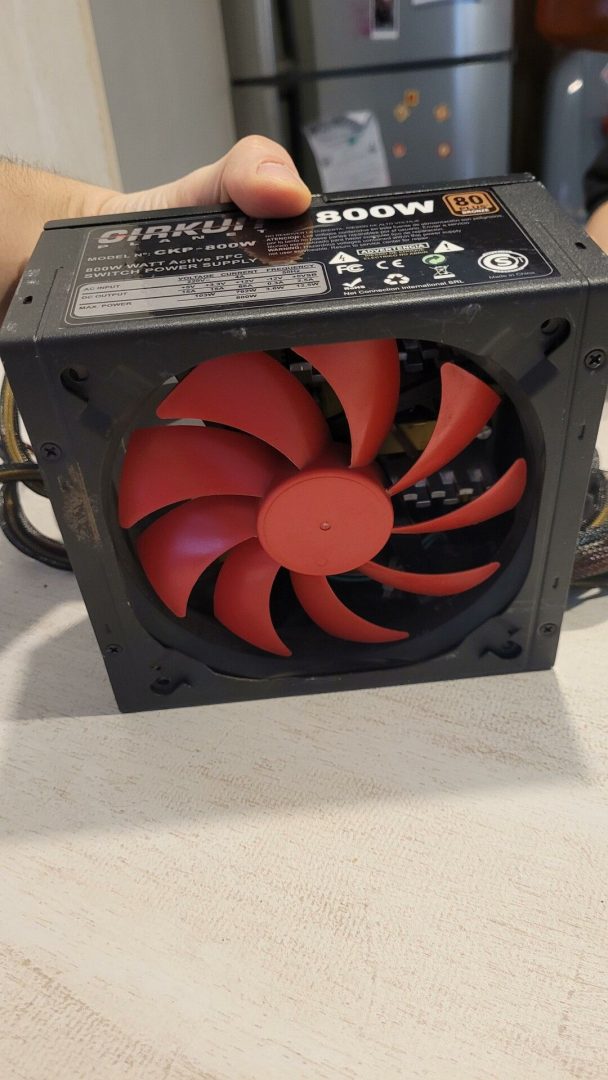 Fuente Cirkuit 800W 80+Bronze (Usada full box) Fuente Cirkuit 800W 80+Bronze (Usada full box)
